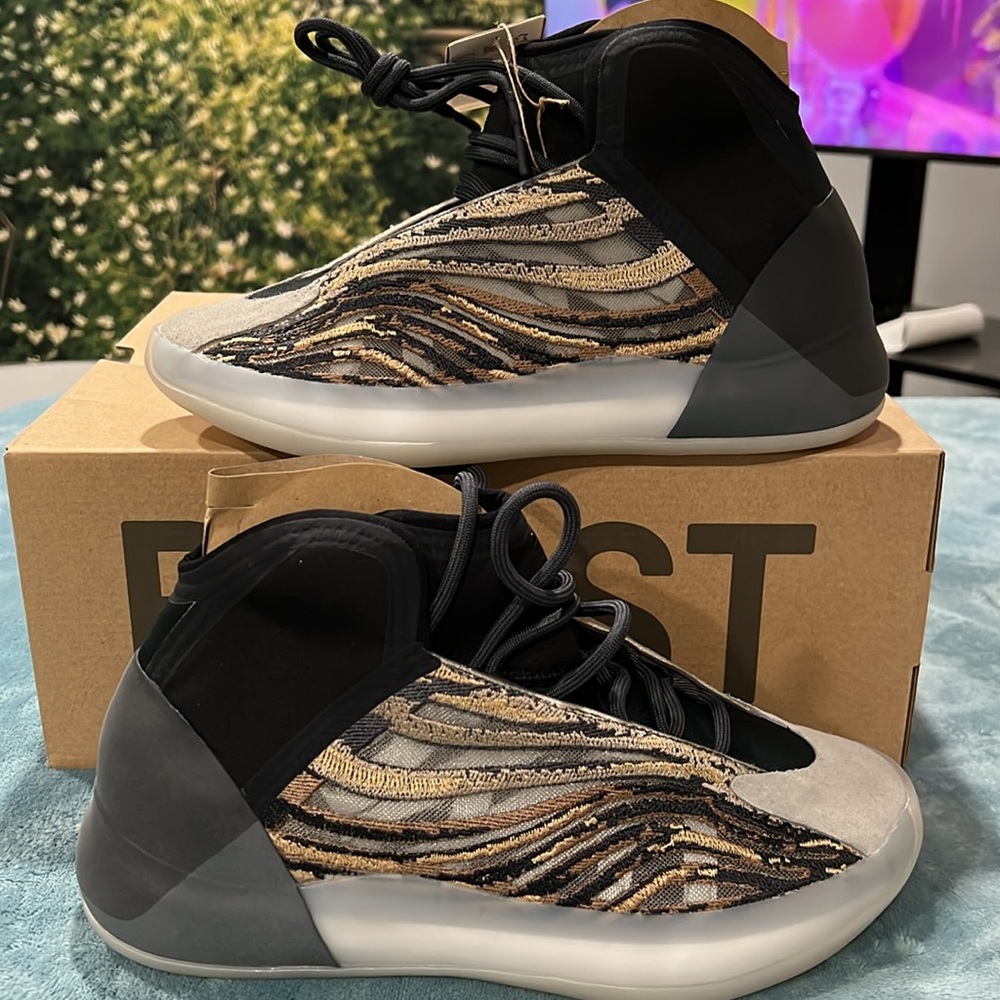 ADIDAS YEEZY QUANTUM , Basquetball shoes NWT